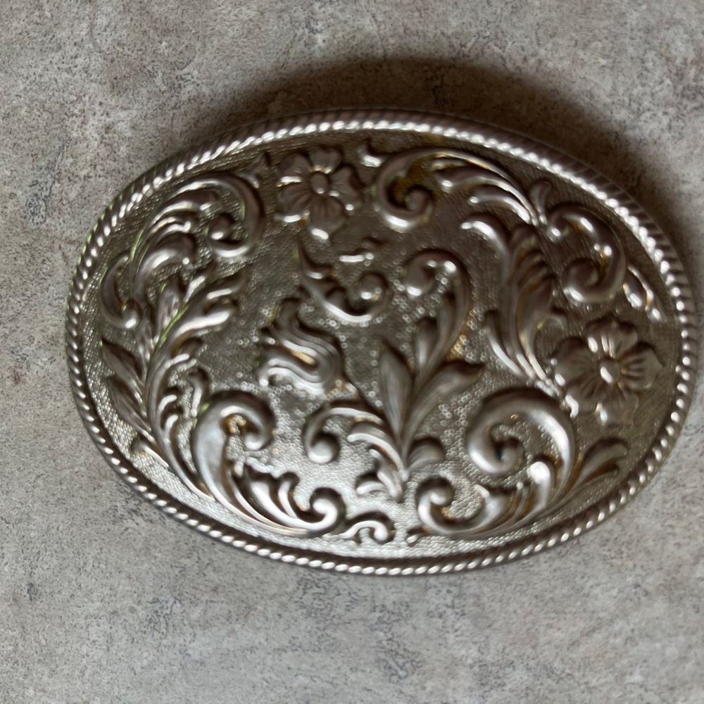 Intricate Silver colored Floral belt buckle